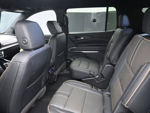 New 2026 Chevrolet Traverse High Country w/ LPO, Floor Liner Package AWD/4WD image 11
