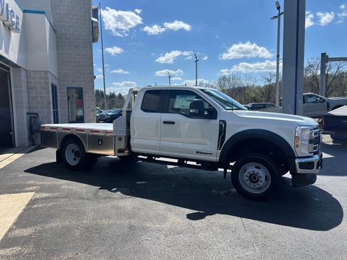 New 2025 Ford F550 4x4 Supercab Super Duty image 14