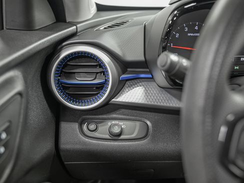 Used 2025 Chevrolet Trax LS FWD image 18