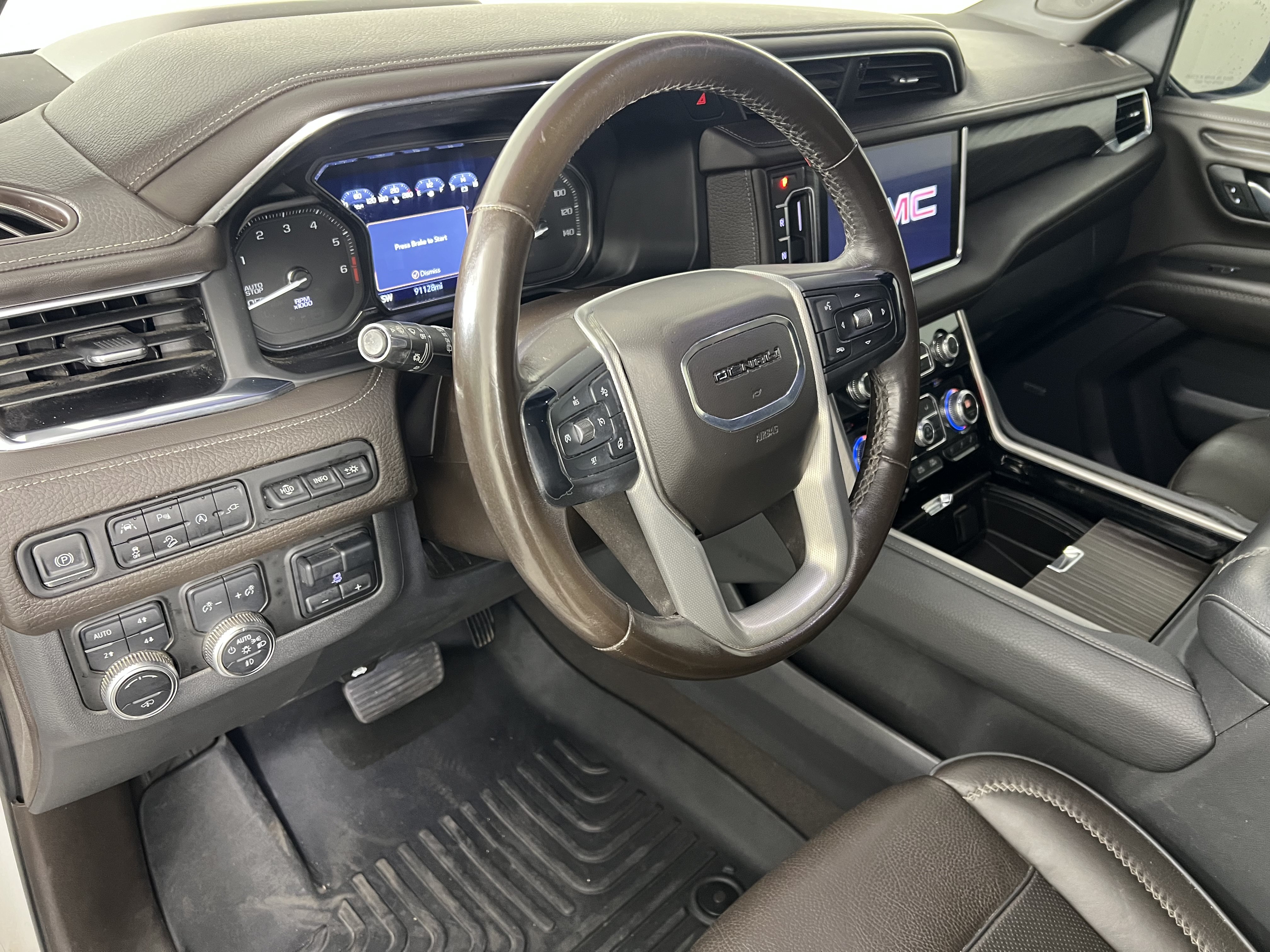 Used 2021 GMC Yukon XL Denali w/ Denali Premium Package AWD/4WD image 17