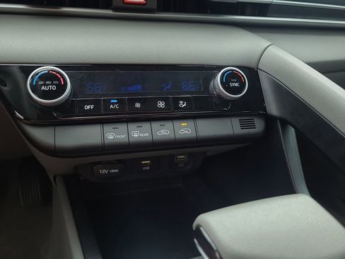 Used 2023 Hyundai Elantra SEL image 20