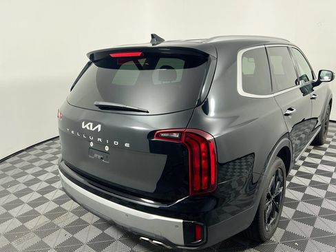 Used 2024 Kia Telluride S w/ S Sunroof Package FWD image 3