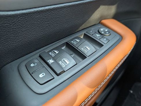 New 2026 Chrysler Pacifica Pinnacle w/ Trailer Tow Group AWD/4WD image 44