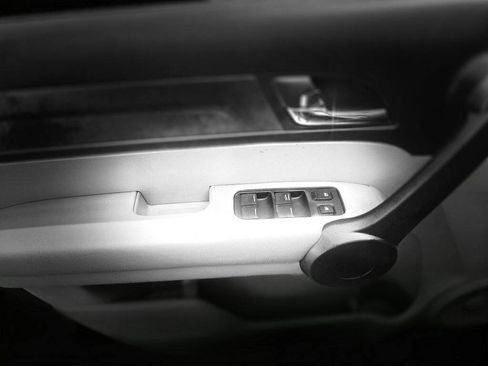 Used 2009 Honda CR-V LX image 14