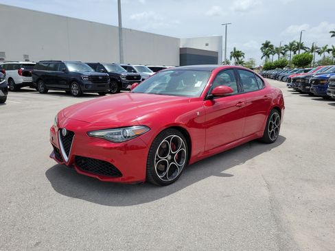 Used 2022 Alfa Romeo Giulia Ti w/ Active Assist Plus Package RWD image 32