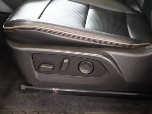 Used 2023 GMC Canyon Denali image 15