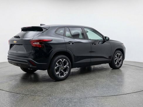 Used 2025 Chevrolet Trax LT w/ LT Convenience Package FWD image 9
