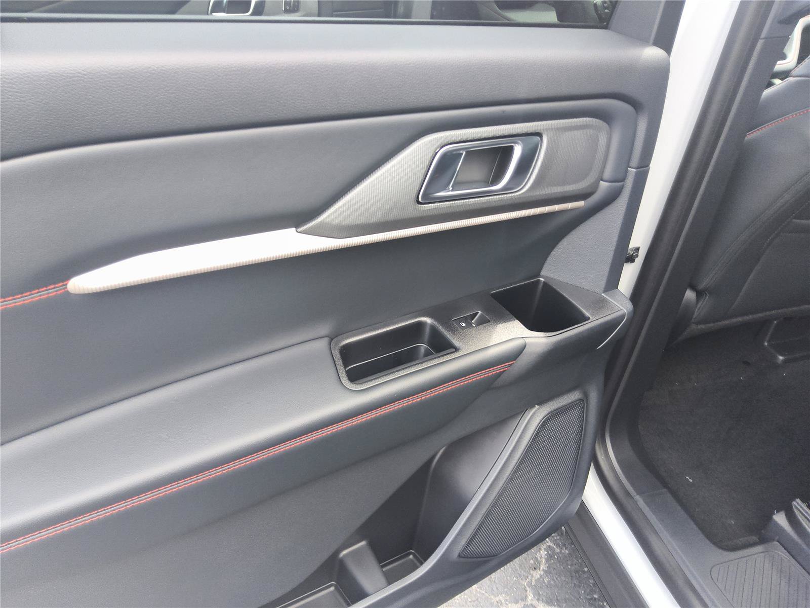 New 2027 Ford Explorer ST-Line w/ Premium Package RWD image 17