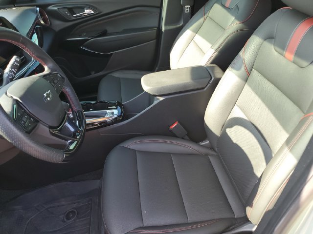 Used 2024 Chevrolet Trax RS w/ Sunroof Package FWD image 17