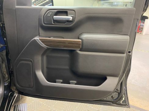 Used 2020 Chevrolet Silverado 1500 LT w/ Texas Edition image 15