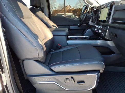 Used 2023 Ford F250 Lariat w/ Sport Appearance Package image 9