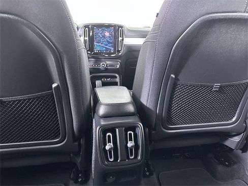 Used 2023 Volvo XC40 B5 Core image 22