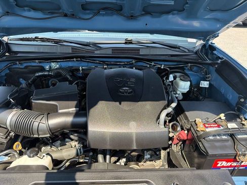 Used 2019 Toyota Tacoma TRD Sport AWD/4WD image 8