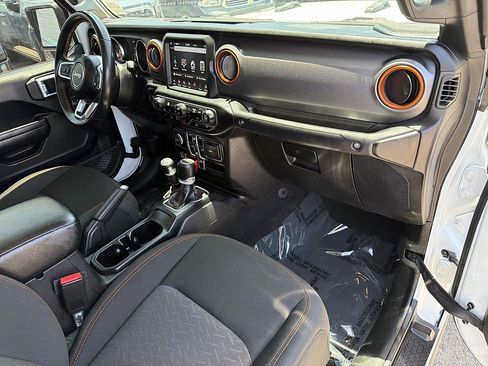 Used 2021 Jeep Gladiator Mojave AWD/4WD image 28