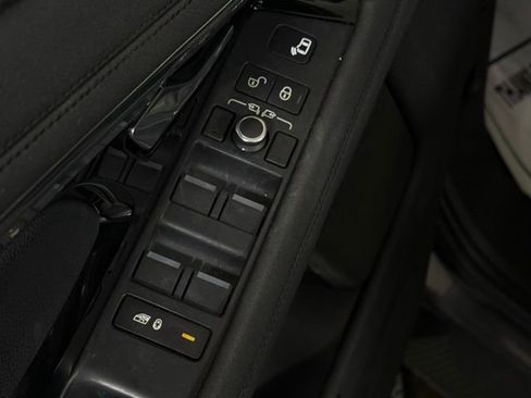 Used 2020 Land Rover Range Rover Evoque SE image 28