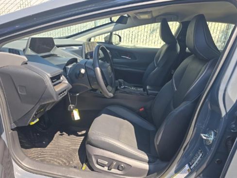 Used 2023 Toyota Prius XLE FWD image 5