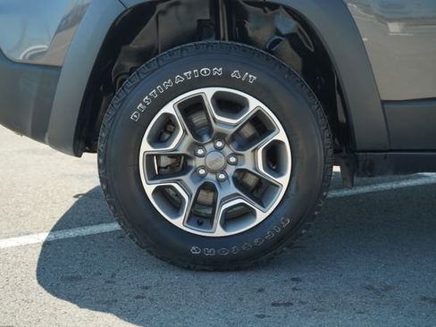 Used 2021 Jeep Cherokee Trailhawk AWD/4WD image 43