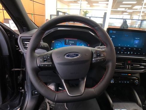 Used 2025 Ford Escape ST-Line Elite w/ Premium Technology Package image 13