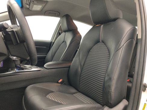 Used 2018 Toyota Camry SE image 17