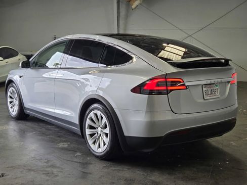Used 2018 Tesla Model X 75D AWD/4WD image 2