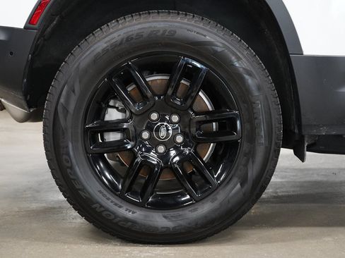 Used 2025 Land Rover Defender 110 S AWD/4WD image 43