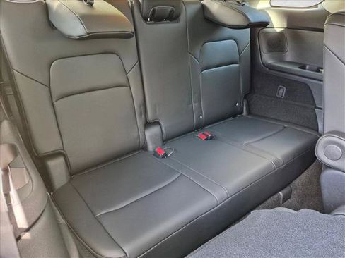 Certified 2025 Nissan Pathfinder Platinum FWD image 23