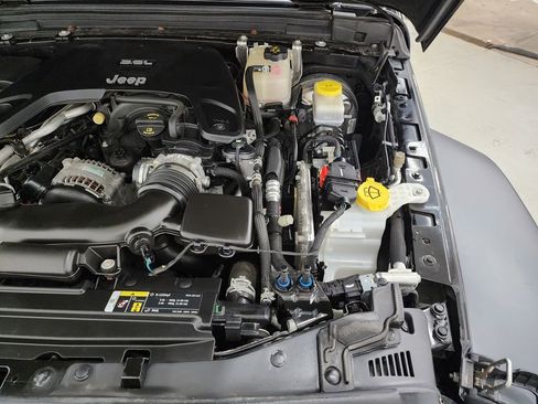 Used 2018 Jeep Wrangler Unlimited Sport image 36