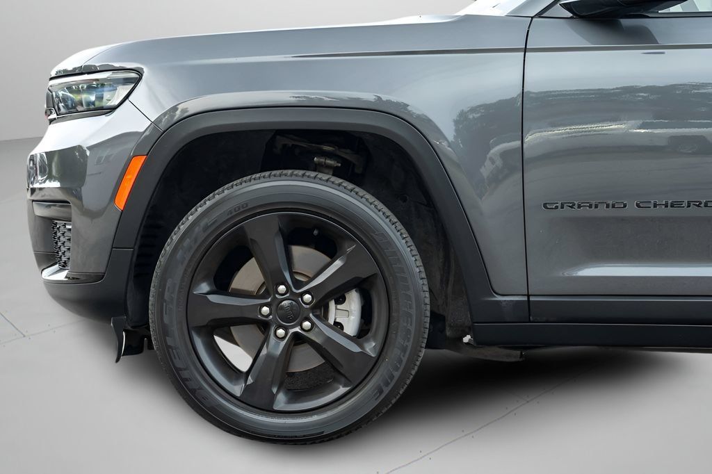 Used 2024 Jeep Grand Cherokee L Laredo RWD image 13