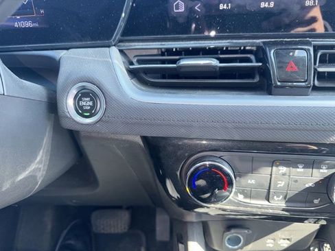 Used 2024 Chevrolet TrailBlazer LT w/ LT Cold Weather Package FWD image 35