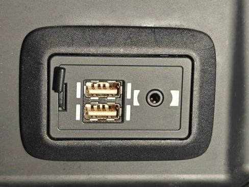 Used 2022 Toyota Venza LE image 41