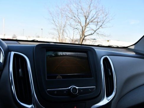 Used 2019 Chevrolet Equinox LS w/ LS Convenience Package image 12