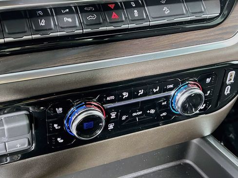 Certified 2026 GMC Sierra 3500 SLT w/ SLT Premium Package AWD/4WD image 13