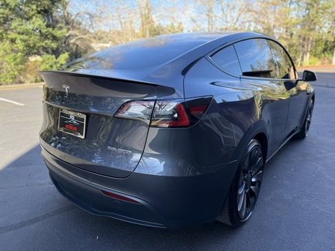 Used 2022 Tesla Model Y Performance image 5