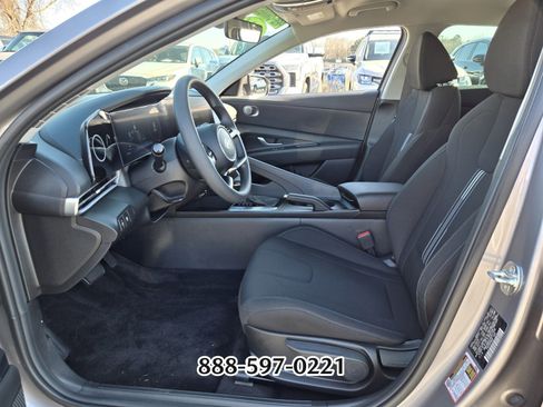 Used 2024 Hyundai Elantra SEL image 10