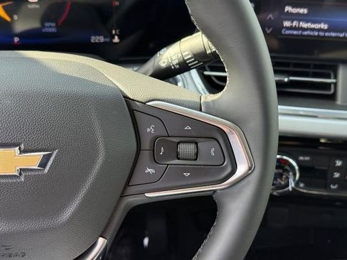 Used 2025 Chevrolet Trax LT w/ Driver Confidence Package image 19