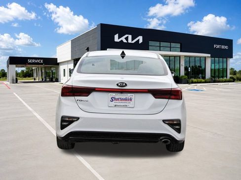Used 2021 Kia Forte LXS FWD image 6