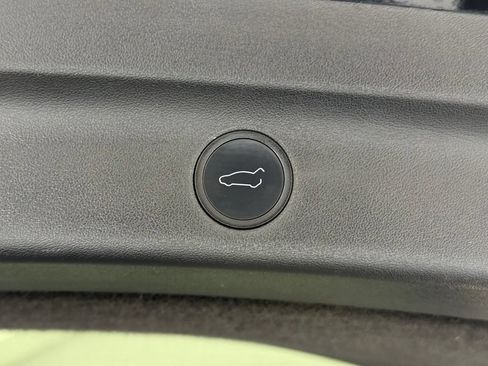 Used 2021 Tesla Model Y Long Range AWD/4WD image 5