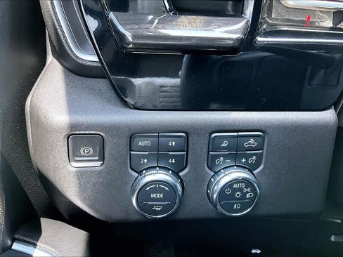 Used 2024 GMC Sierra 2500 SLT w/ SLT Premium Package AWD/4WD image 34