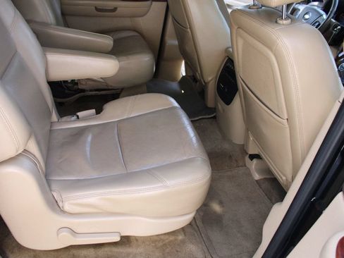 Used 2011 Chevrolet Suburban LTZ RWD image 40
