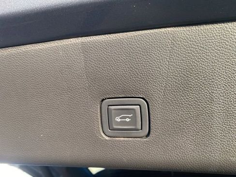 Used 2021 Chevrolet Traverse LT w/ LPO, Floor Liner Package AWD/4WD image 24