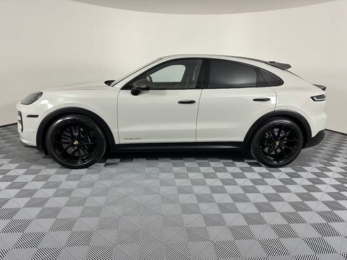Certified 2024 Porsche Cayenne Turbo GT AWD/4WD image 2