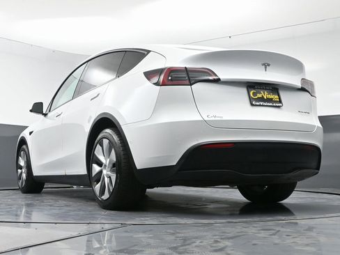 Used 2022 Tesla Model Y Long Range image 55