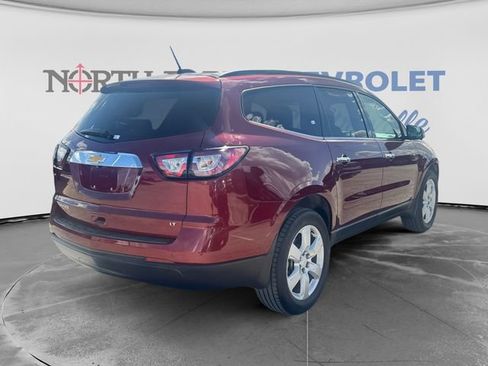 Used 2017 Chevrolet Traverse LT w/ Style and Technology Package FWD image 3