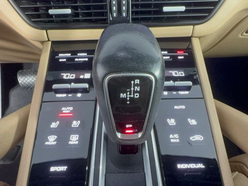 Used 2019 Porsche Cayenne AWD/4WD image 21