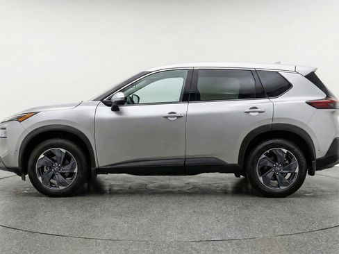 Used 2025 Nissan Rogue SV FWD image 5