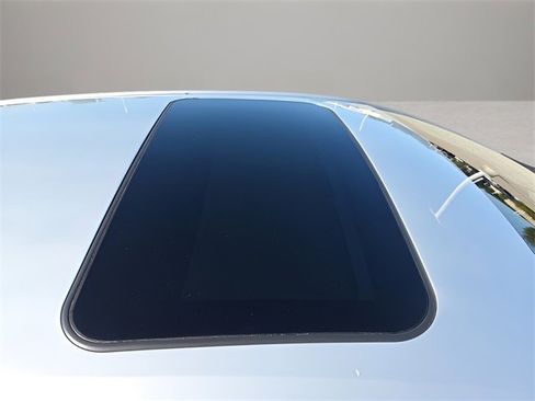 Used 2025 Toyota Corolla SE w/ SE Premium Package image 17