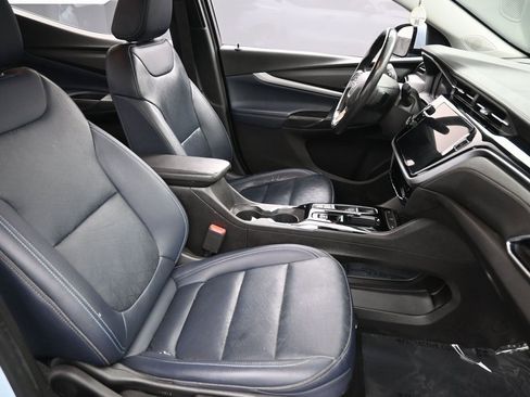 Used 2022 Chevrolet Bolt EUV LT w/ Convenience Package image 34
