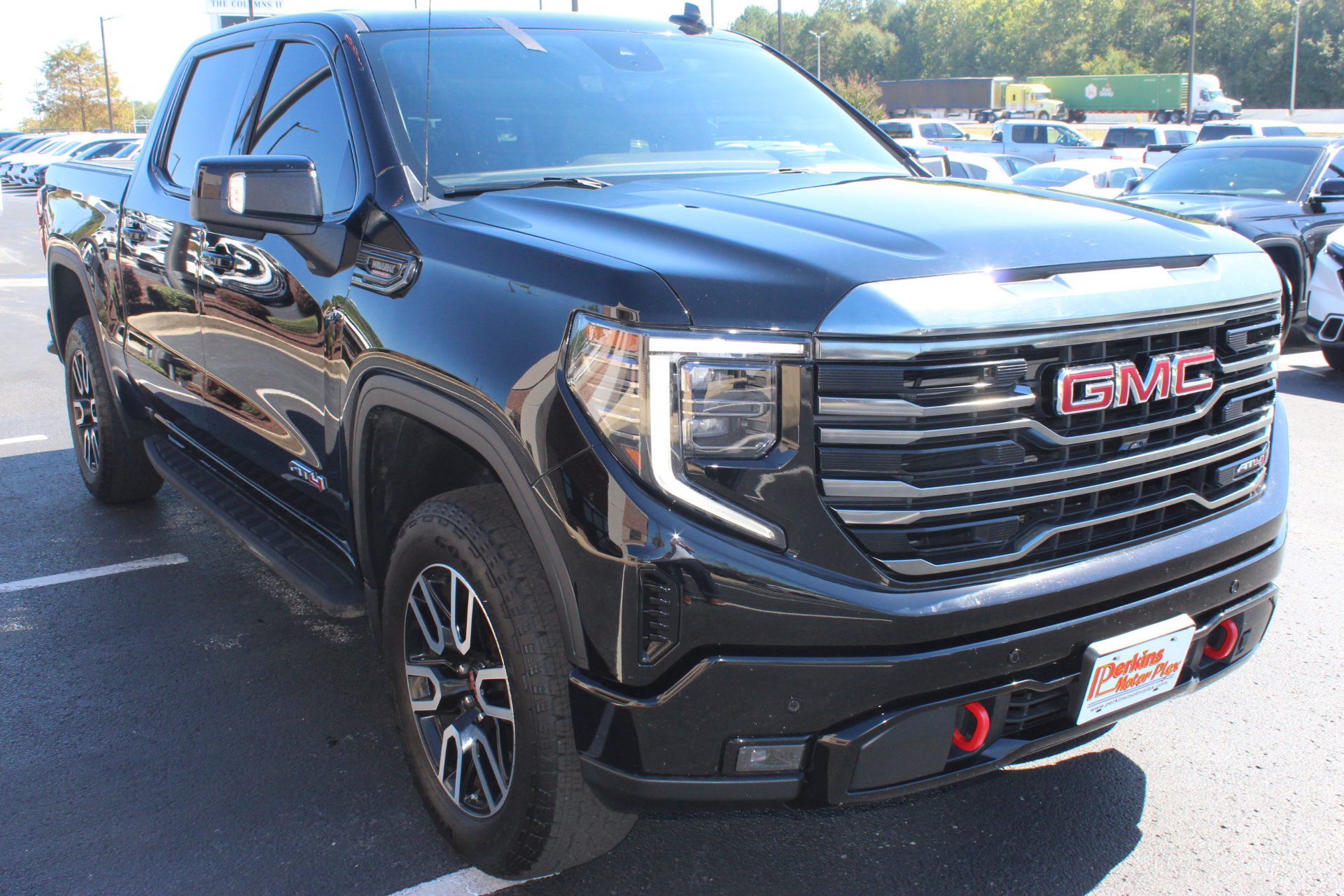 Used 2023 GMC Sierra 1500 AT4 w/ AT4 Premium Package AWD/4WD image 4