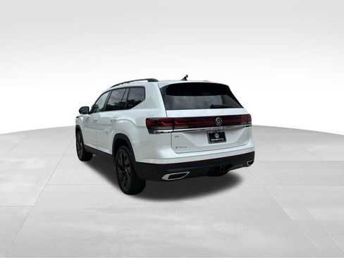 New 2026 Volkswagen Atlas SE FWD image 3