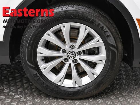 Used 2020 Volkswagen Tiguan S image 31